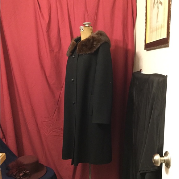 Vintage Winter Coat w/ Fur Collar - Picture 2 of 9